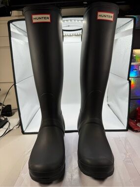 Hunter Women's Original Tall Back Adjustable Boot - Black on Red Box